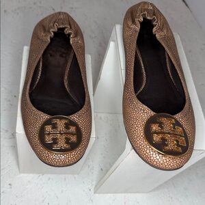 Tori Burch light bronze signature, ballet flats barely worn sz 6 with gold logo!